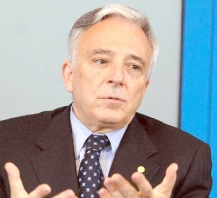 Mugur Isărescu, prezent la Şcoala de vară BNR